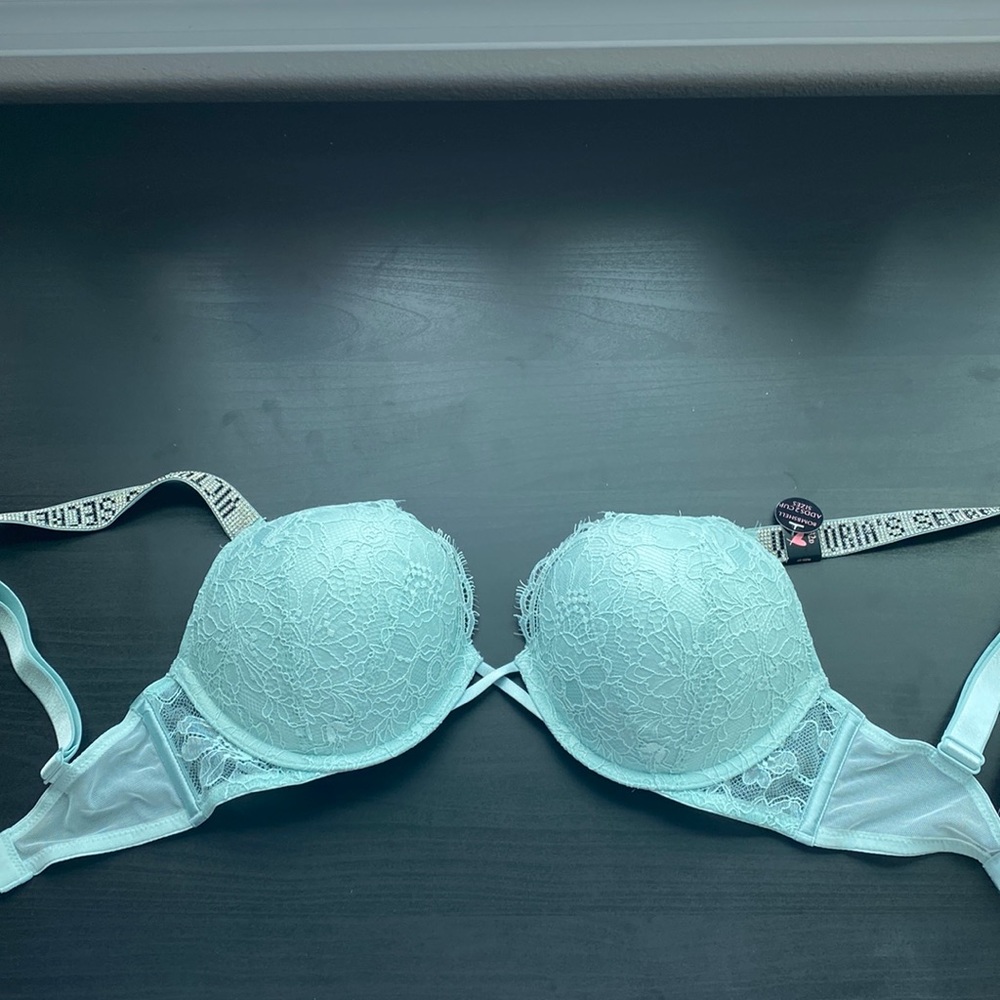 Victoria’s Secret bombshell bra